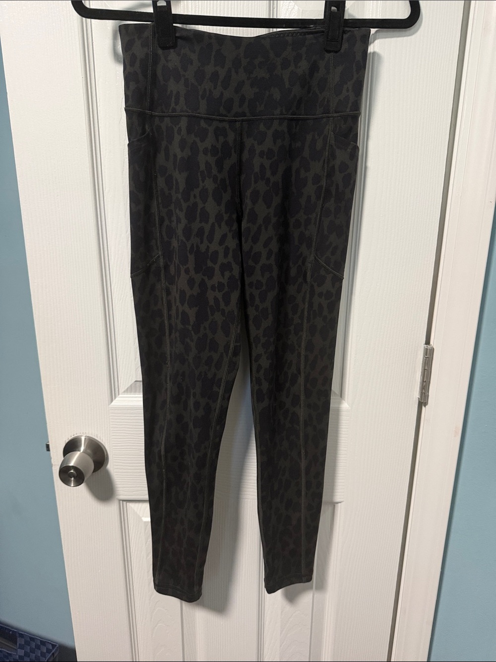 Victoria’s Secret High-Rise Dark Gray Leopard Print Leggings with pockets